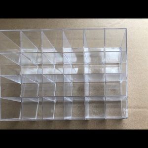 24-Lipstick Acrylic Organizer with small crack